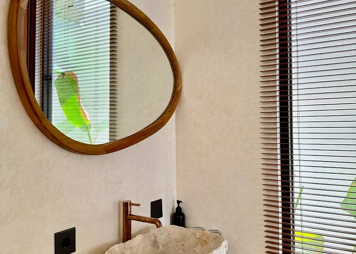 House Of Rakiki - 2 Bedrooms Private In Close To - Small Construction Next Door Villa Legian (Bali)