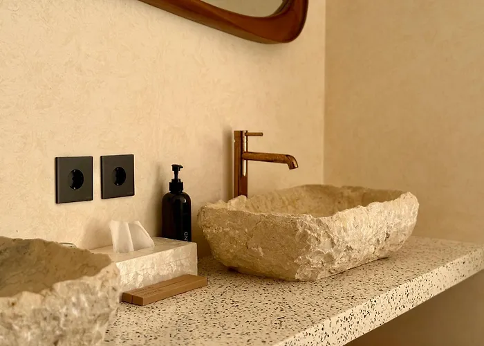 House Of Rakiki - 2 Bedrooms Private In Close To - Small Construction Next Door *