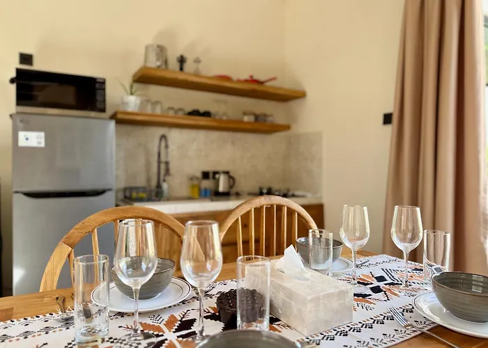 House Of Rakiki - 2 Bedrooms Private In Close To - Small Construction Next Door