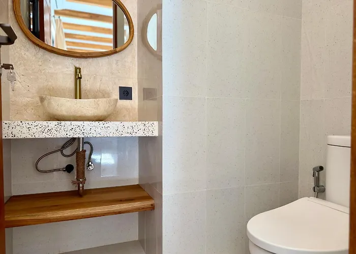 House Of Rakiki - 2 Bedrooms Private In Close To - Small Construction Next Door Villa Legian (Bali)
